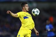 BRUGGE, BELGIUM - OCTOBER 18: Andre Silva of FC Porto chests the ball during the UEFA Champions League Group G match between Club Brugge KV and FC Porto at Jan Breydel Stadium on October 18, 2016 in Bruges, Belgium.  (Photo by Dean Mouhtaropoulos/Getty Images)